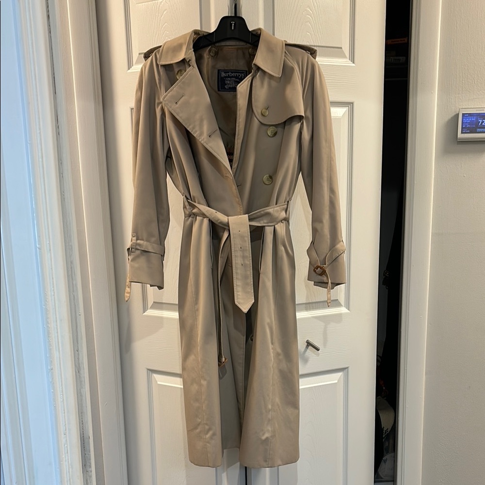 Burberry Vintage Beige Trench Coat for Women